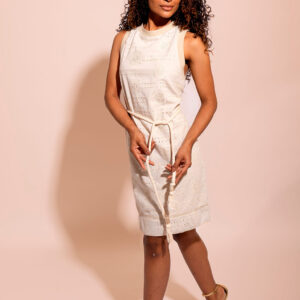 Vestido Curto Cavado com Cinto Laise Off White