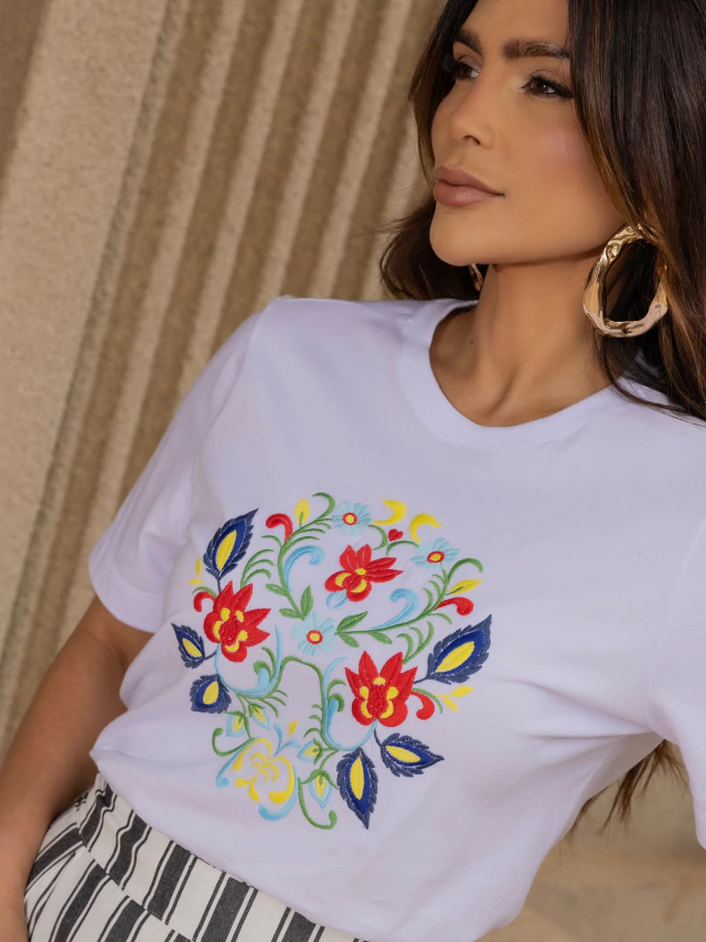 T-shirt Malha Bordado Mandala - Imagem 3